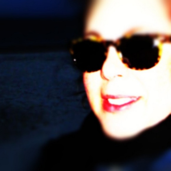 Meet your Posher, Melissa - Picture 1 of 1